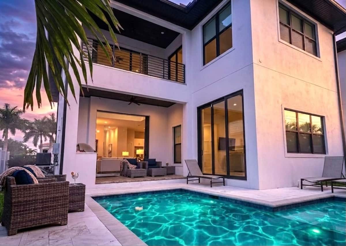 Vanderbilt Beach Pool Retreat in Naples